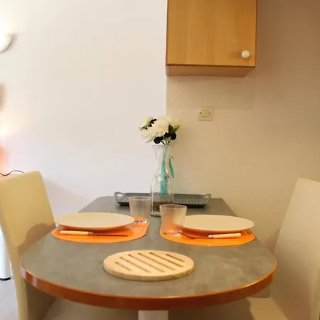 公寓 Cozy Avec Terrasse, Piscine Et Parking - - Fr-1-246-591 *