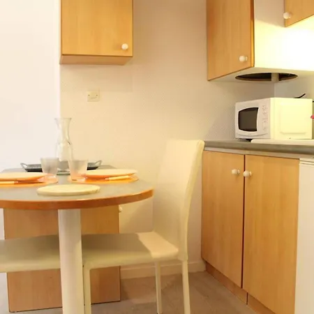 公寓 Cozy Avec Terrasse, Piscine Et Parking - - Fr-1-246-591